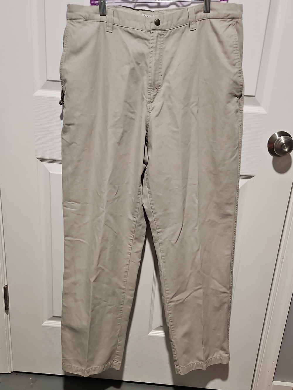 Columbia Men’s Khaki Chino Pants in Light Tan